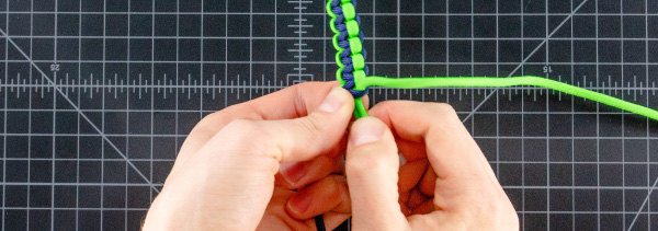Finger workout with paracord crafting