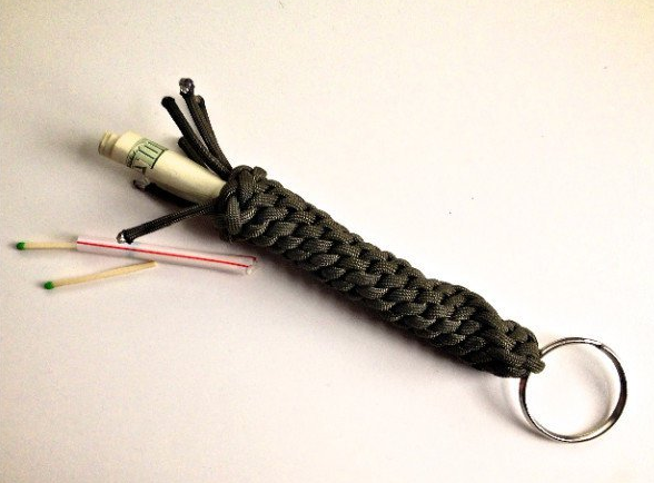 Hidden Compartment Paracord Keychain