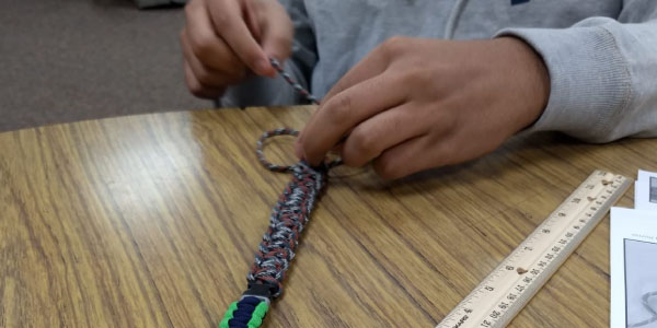 making a paracord bracelet