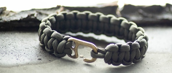 classic paracord bracelet with hook