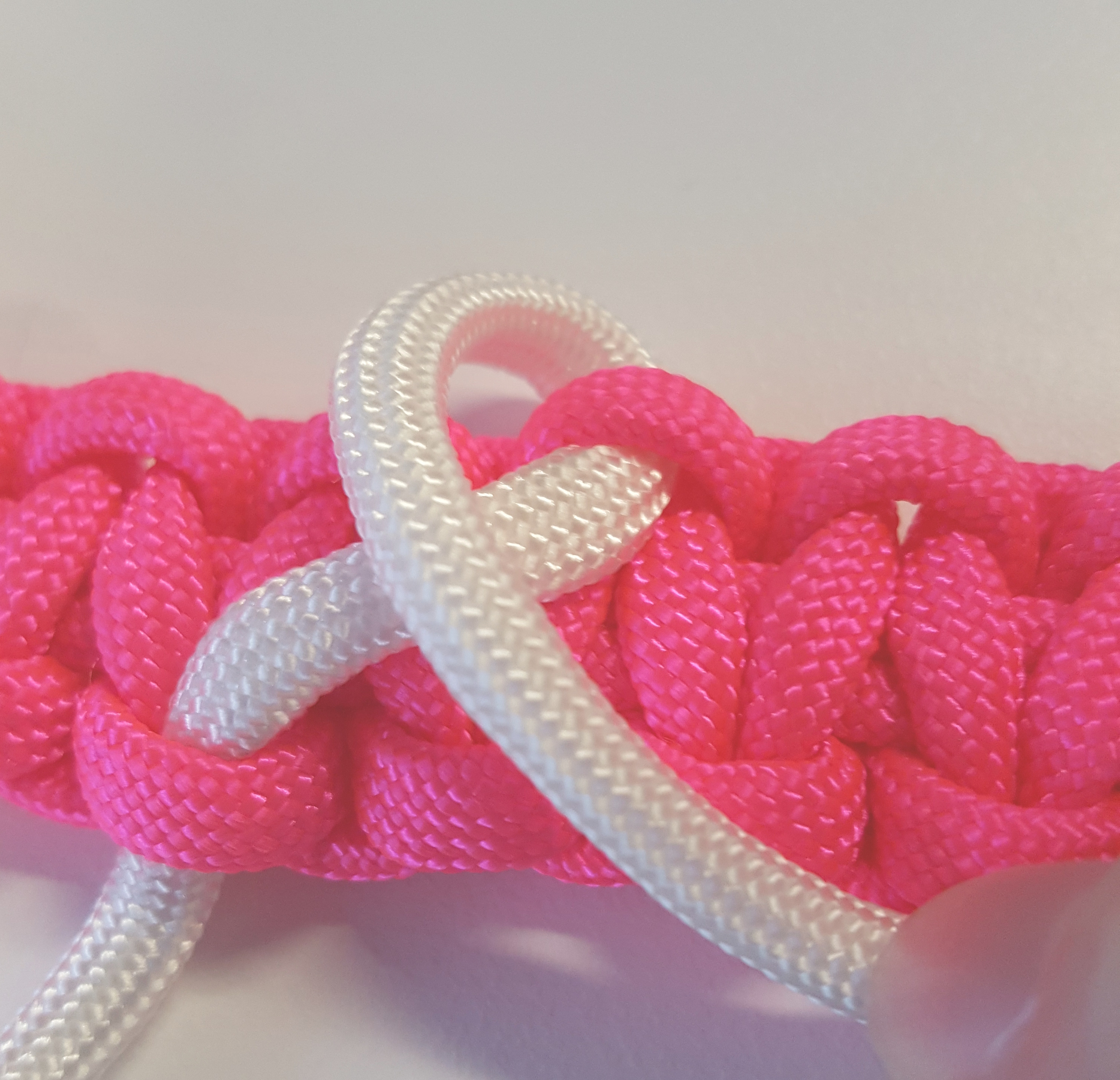 how to make a pink ribbon paracord bracelet